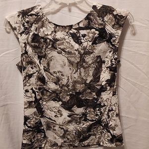 ✨️5 for $25✨️SALE✨ROBERT RODRIGUEZ Sleeveless Blouse w/zipper on the back.Size 2